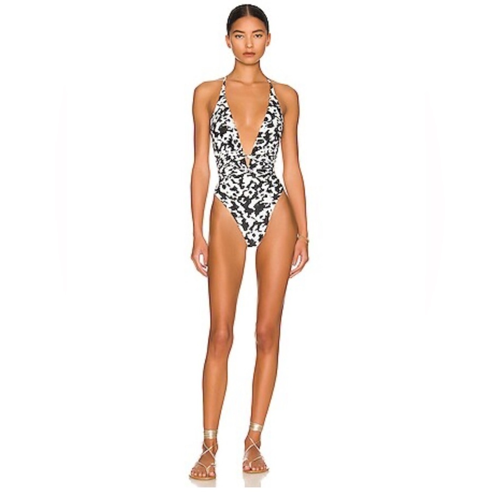 NEW Maaji Black Spot Butterfly Safari
One Piece Swimsuit